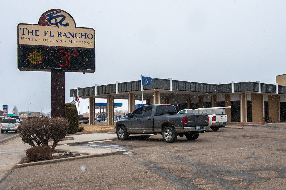 El Rancho Hotel Williston Bagian luar foto